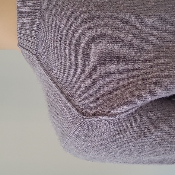 INHABIT women's Cashmere v-neck sweater - Picture 4 of 9